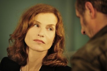 Isabelle Huppert e Benoît Poelvoorde in una scena di Mon pire cauchemar