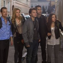 Joel Kinnaman, Rachel Taylor, Emile Hirsch, Max Minghella e Olivia Thirlby in una scena de L'ora nera 3D