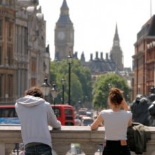 Like Crazy: Anton Yelchin e Felicity Jones in una scena del film