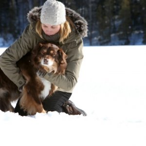 Marina Hands sulla neve in una scena del film Voyez comme ils dansent