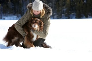 Marina Hands sulla neve in una scena del film Voyez comme ils dansent