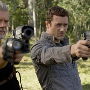 Terra Nova: Jason O'Mara e Stephen Lang nell'episodio Bylaw