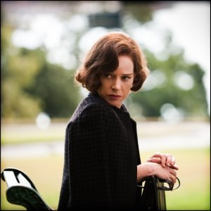 The eye of the storm: Judy Davis è Dorothy de Lascabanes in una scena del film