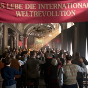 Un'immagine tratta dal film Hotel Lux diretto da Leander Haußmann