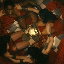 Freida Pinto in una bellissima inquadratura dall'alto tratta dal film Immortals 3D