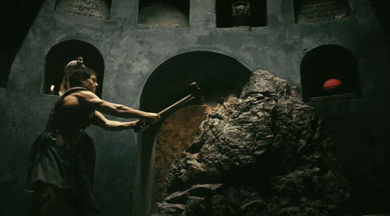 Immortals 3D Henry Cavill Spacca Una Roccia In Una Scena D Azione Del Film 219156