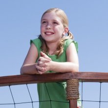 La piccola Cozi Zuehlsdorff in un'immagine tratta dal film L'incredibile storia di Winter il delfino