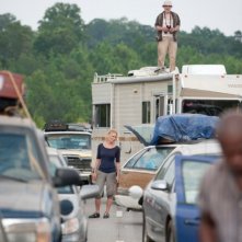 Laurie Holden e Jeffrey DeMunn nell'episodio La strada da percorrere, della seconda stagione di The Walking Dead