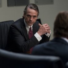 Margin Call: Jeremy Irons in una scena del film