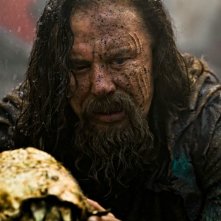 Mickey Rourke nei panni di Iperione in una scena del film epico Immortals 3D