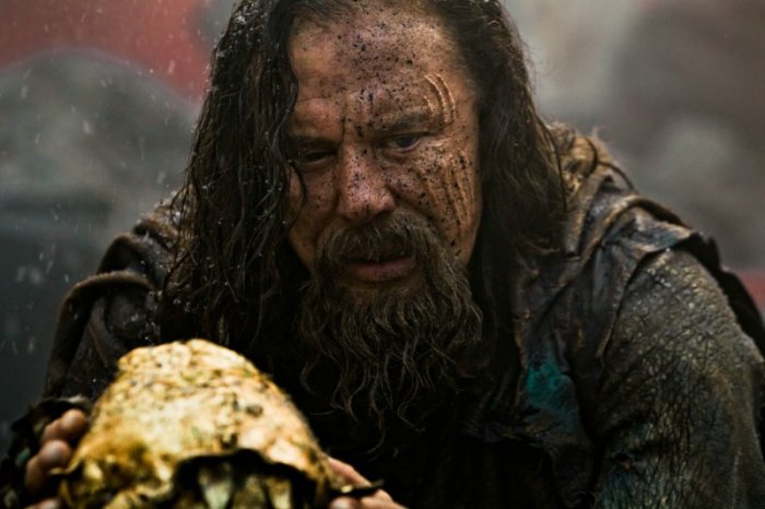 Mickey Rourke lancia una raccolta fondi per evitare lo sfratto: 'Il talento non garantisce stabilità'