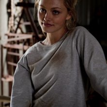 Phoebe Tonkin in un'immagine del film The Tomorrow Series: il domani che verrà