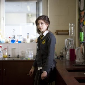 Aisling Loftus in una scena del dramma Death of a Superhero