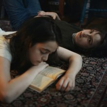 Amy George, Candice Barkin e Gabriel del Castillo Mullally in una scena del film