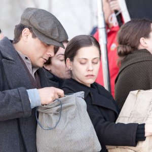 La voz dormida: Maria Leon e Daniel Holguin in una sequenza del film