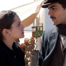 La voz dormida: Maria Leon e Marc Plotet in una scena