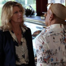 Lezioni di cioccolato 2: Angela Finocchiaro e Hassani Shapi in una scena del film