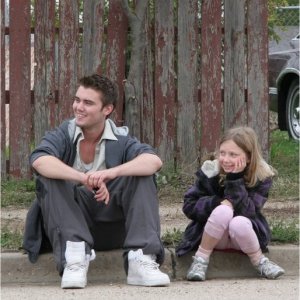 Little Glory: Isabella Blake-Thomas e Cameron Bright sul set del film
