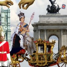 The british guide to showing off, l'incoronazione della regina in una scena del documentario
