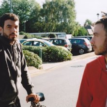 Tom Cullen insieme a Chris New in una scena del dramma sentimentale Weekend