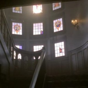 American Horror Story (ep. Murder House, prima stagione) l'interno della casa in un flashback del passato
