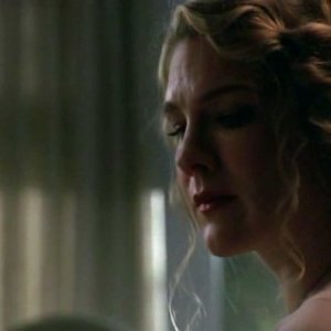 American Horror Story (ep. Murder House, prima stagione) Lily Rabe è Nora, ex-proprietaria della casa