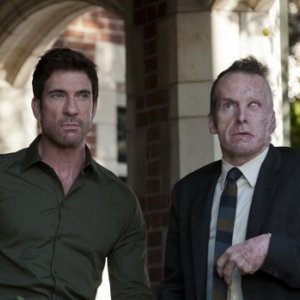 Dylan McDermott in American Horror Story (ep. Murder House, prima stagione) con Denis O'Hare