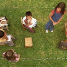 I giovani protagonisti a scuola in una scena del film En el nombre de la hija