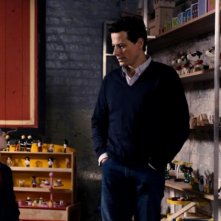 Il piccolo Maurice Cole insieme a Ioan Gruffudd in una scena del film Foster