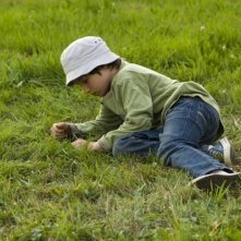 Il piccolo Paul François in una scena del film drammatico Le diable dans la peau