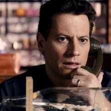Ioan Gruffudd in una scena della commedia Foster