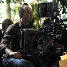 Jonathan Newman, regista del film Foster, sul set del film