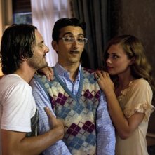 Marco Foschi, Fabrizio Biggio e Valeria Bilello in una scena del film I soliti idioti