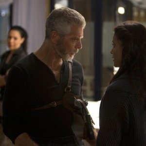 Terra Nova: Stephen Lang e Shelley Conn nell'episodio The Runaway