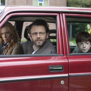 Toni Collette, Michael Sheen e Jason Spevack in una scena del film Jesus Henry Christ
