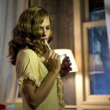 Valeria Bilello in una scena de I soliti idioti