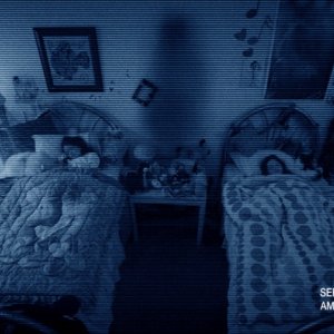 Paranormal Activity 3: una scena tratta dal film che ritrae la cameretta delle due sorelline protagoniste