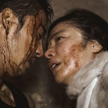 Poongsan: Yoon Kye Sang e Kim Gyu-ri in un momento d'amore del film