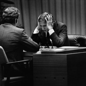 Bobby Fischer against the world, un'immagine di Boris Spassky contro Robert Fischer in una storica partita di scacchi