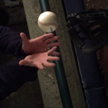 Catching Hell: la fatidica scena della presa della palla, da parte del tifoso Steve Bartman, tratta dal documentario a lui dedicato