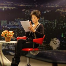 Dead men talking, la giornalista cinese Ding Yu nello studio televisivo della sua trasmissione
