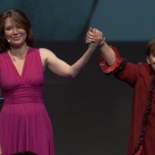 Franca Valeri insieme a Sabina Guzzanti in un'immagine del documentario Franca, la prima