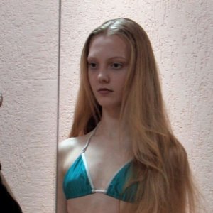 Girl model: la giovanissima modella siberiana Nadia in una scena del film