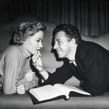 Hollywood Bruciata - Ritratto di Nicholas Ray: Nicholas Ray e Gloria Grahame sul set de Il diritto di uccidere, 1950