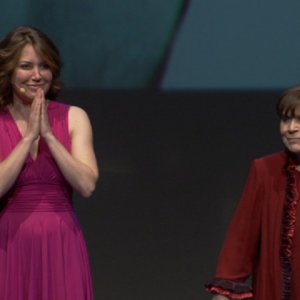 Sabina Guzzanti e Franca Valeri in una scena tratta dal documentario Franca, la prima