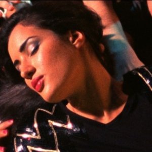 Sarah Kazemy in una scena sognante del film Circumstance