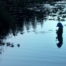 The dark side of the sun, una scena tratta dal documentario incentrato sullo Xeroderma Pigmentosum, malattia che colpisce i bambini costringendoli al buio