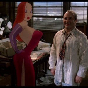 Bob Hoskins con Jessica Rabbit in Chi ha incastrato Roger Rabbit?