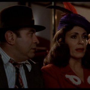 Bob Hoskins e Joanna Cassidy in una scena di Chi ha incastrato Roger Rabbit (1988)
