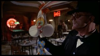 Chi ha incastrato Roger Rabbit?: Christopher Lloyd con Roger Rabbit in una scena